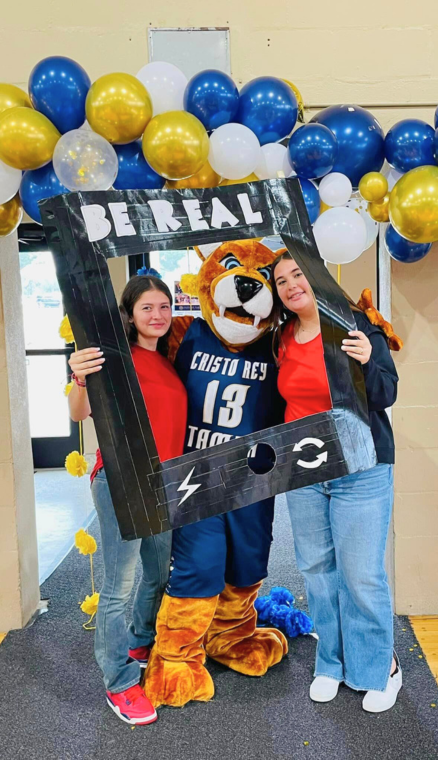 Tampa: CRT students pose with Pablo