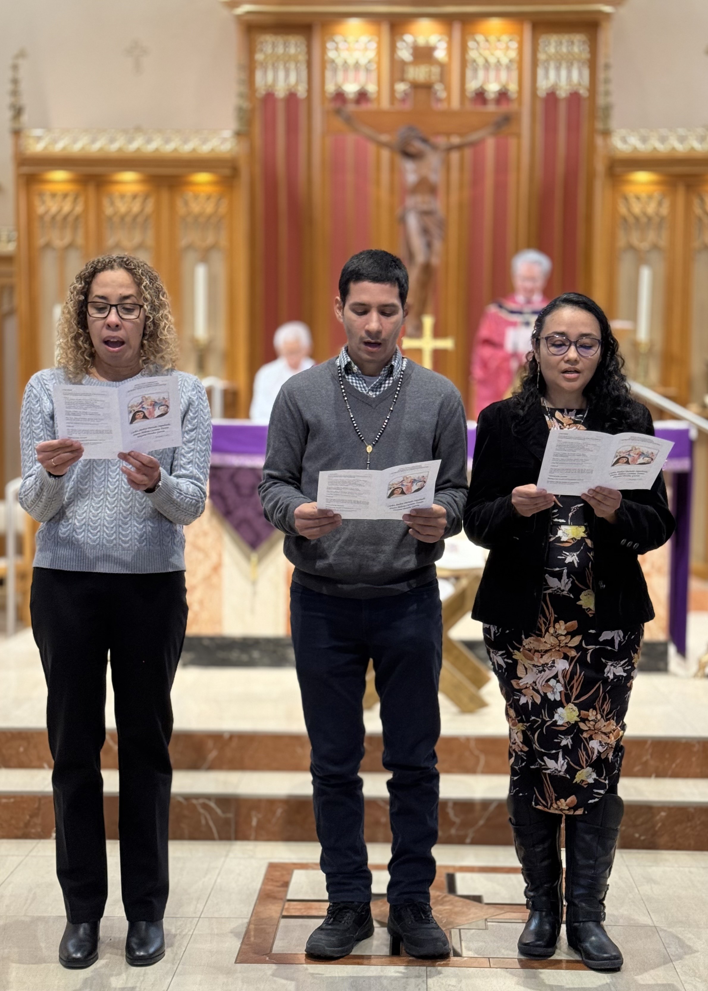 New Cooperators Dayami Peralta Garcia, Carlos Andres Parrado Sepulveda, and Diana Milena Castano Forero make their promise