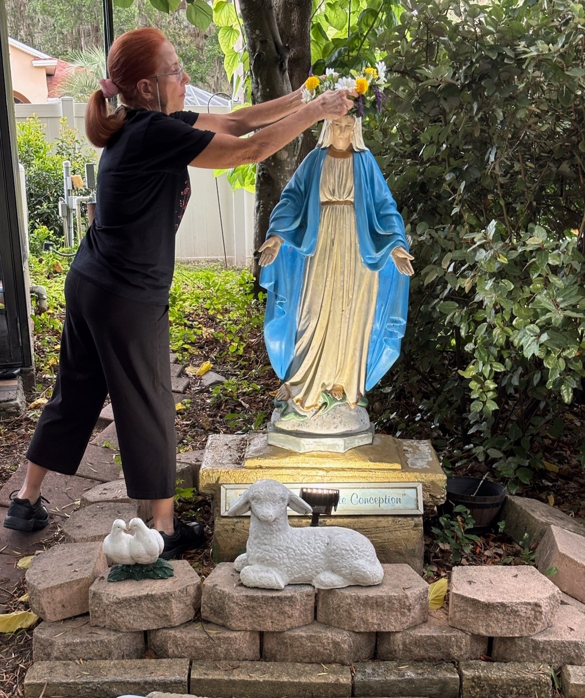 Crowning our Blessed Mother Mary
