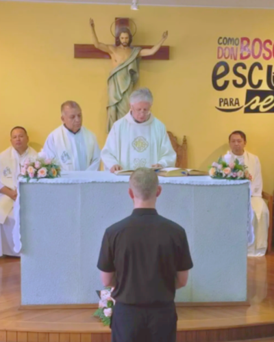 Bro. Nicholas Jandernoa renews his profession in Ecuador.