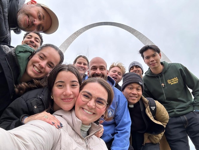 The Salesian Family poses in front of the Gateway Arch in St. Louis after the conference.