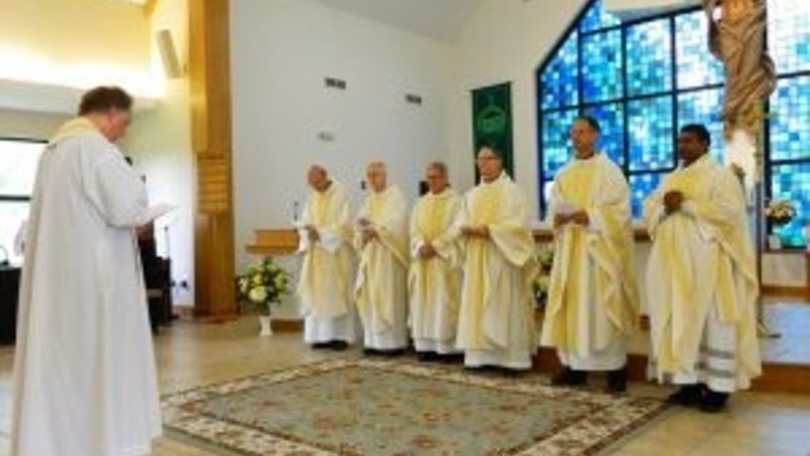 J 2 Renewal of priestly commitment