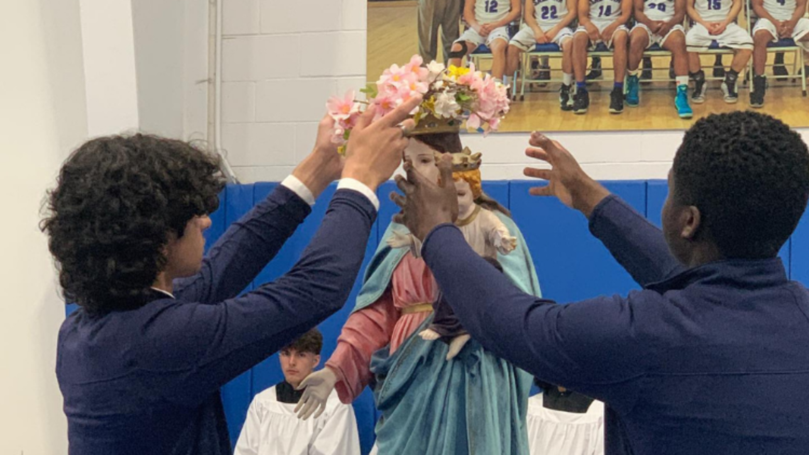 Salesian High School student council crowns Our Lady | Photo by Salesian High School Mary Help Celebrations