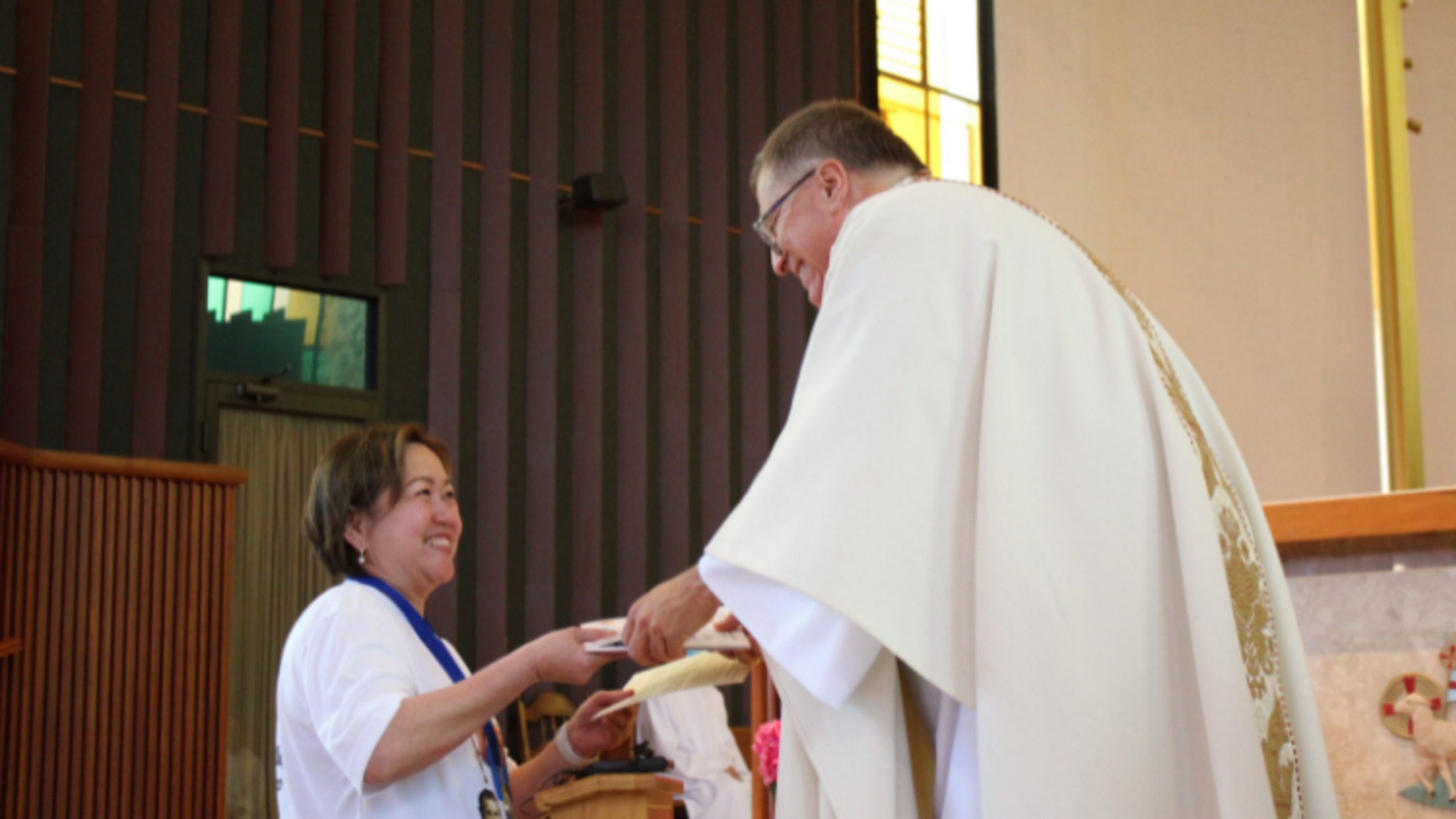 A new member of ADMA is welcomed by Fr. Lou Molinelli, SDB | Photo by Fr. Samson D. Antony, SDB May 2022 News from Surrey, British Columbia